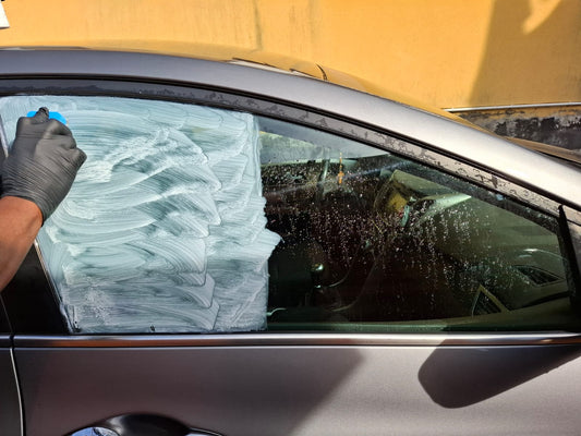 🪟 Vitres extérieures : comment éliminer les traces de silice et retrouver une transparence parfaite