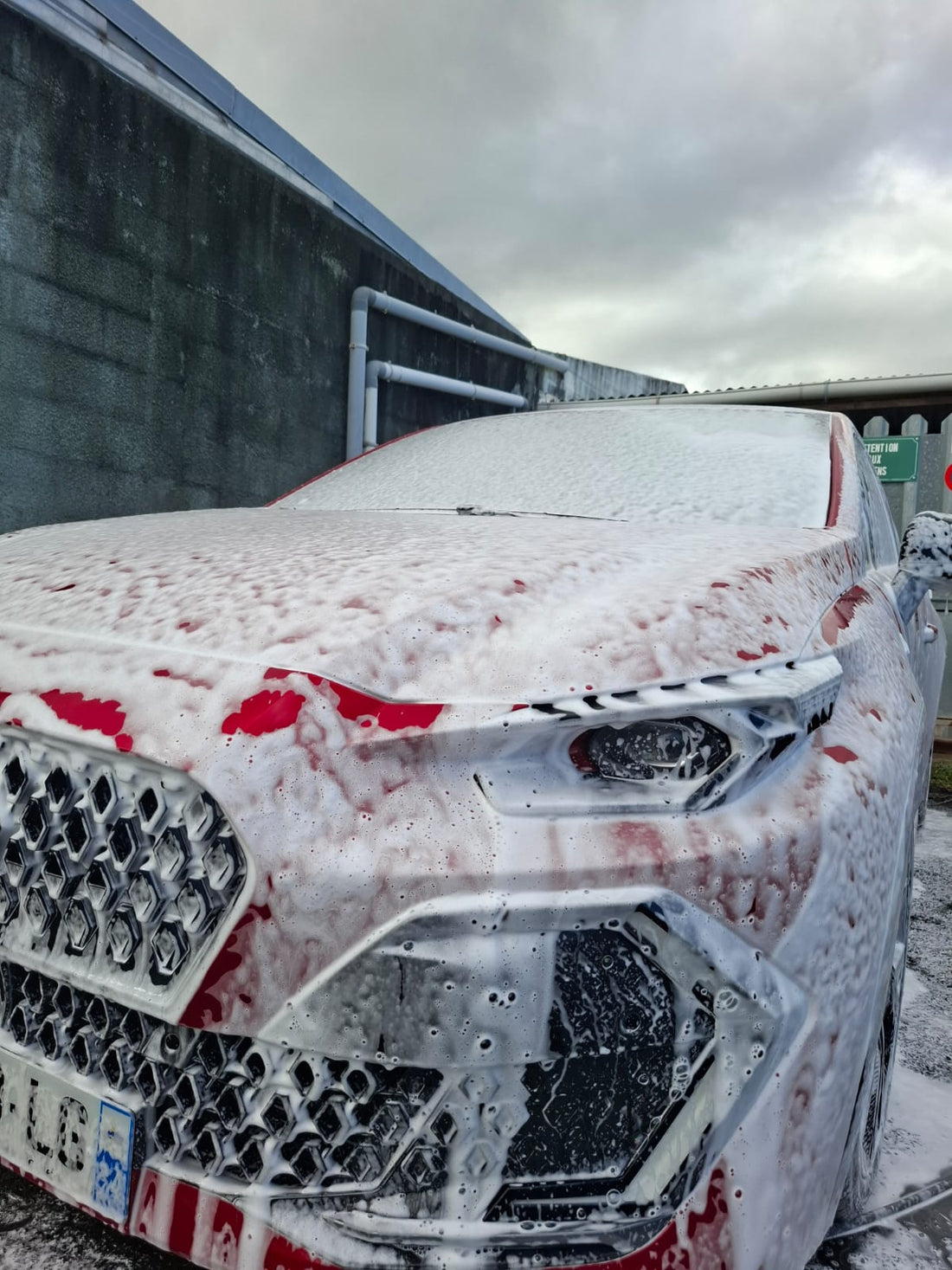 🚗 Comment bien laver sa voiture sans traces d’eau, silice ou calcaire