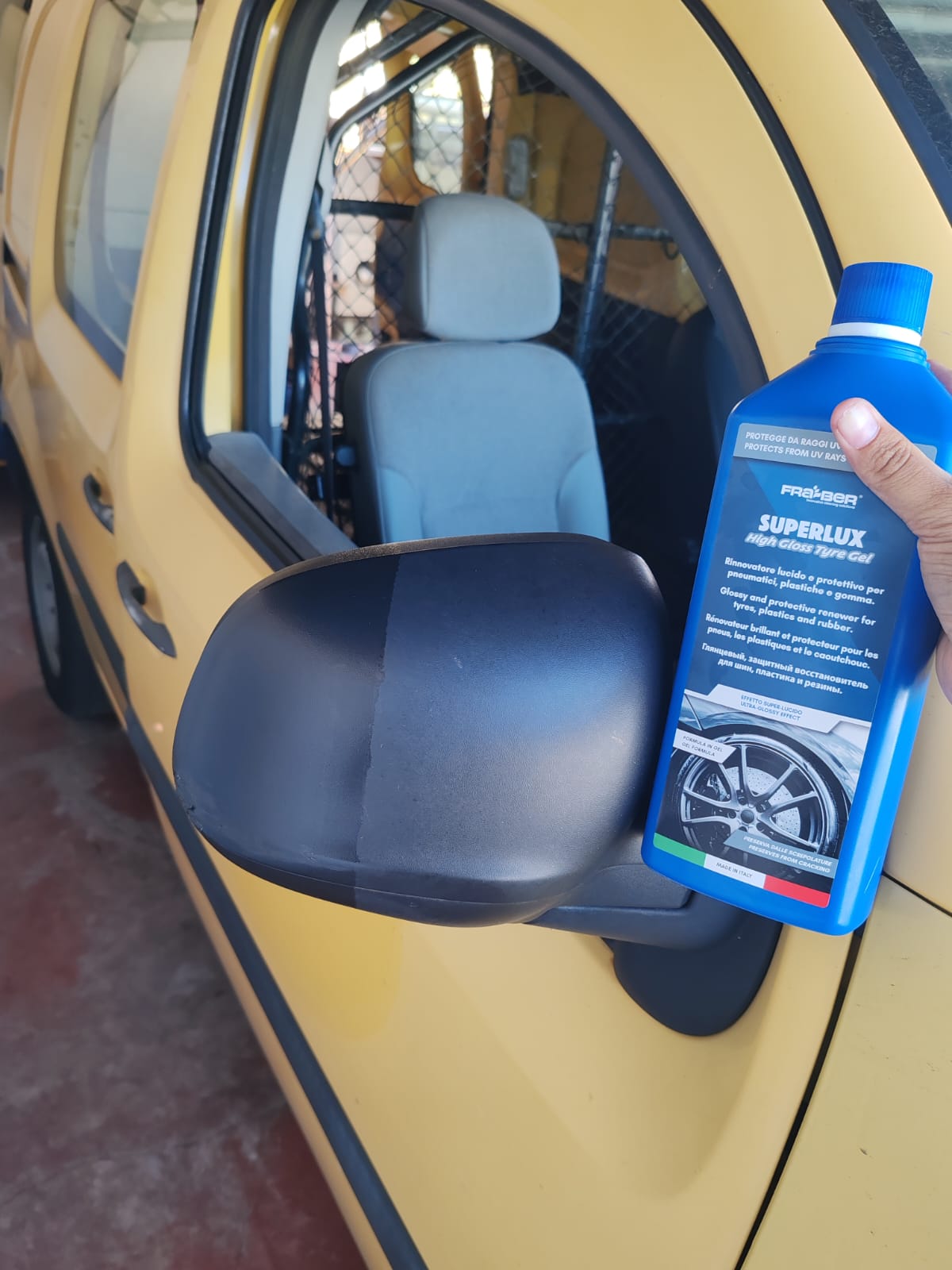 Fraber Superlux 1L – Rénovateur Plastique, Caoutchouc & Pneus de Voiture